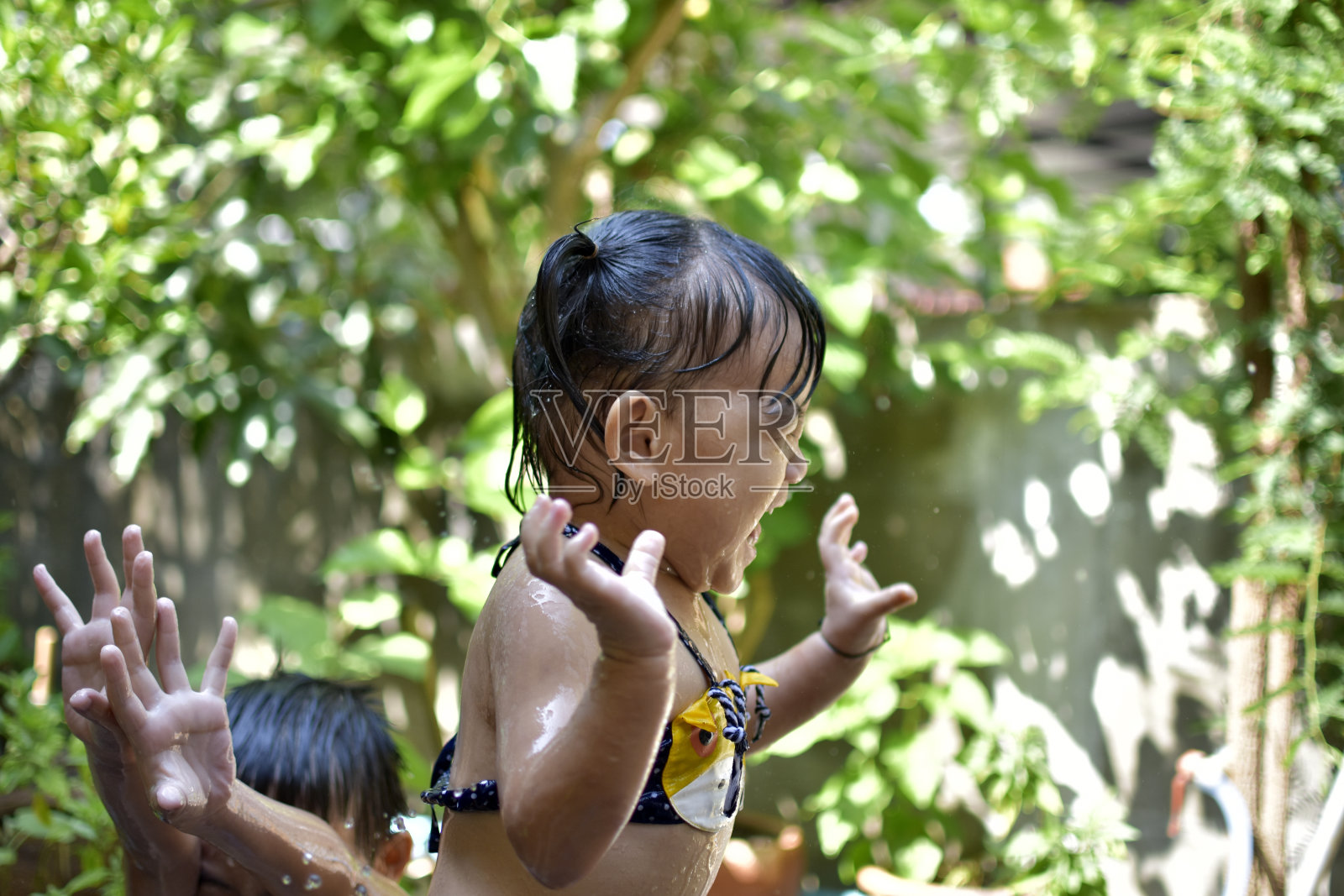 夏天的孩子照片摄影图片