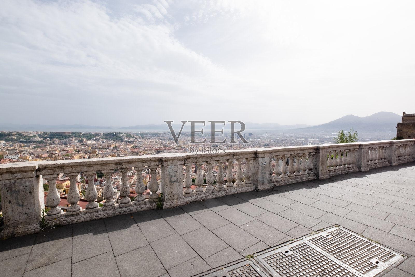 那不勒斯的天际线与维苏威照片摄影图片