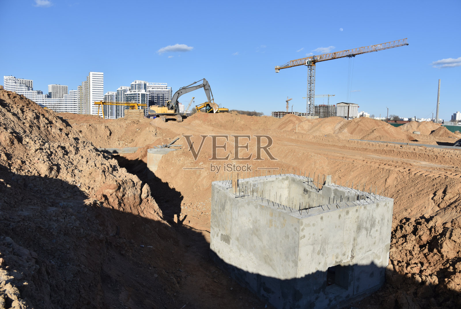 雨水井、污水系统分配室和泵站建设照片摄影图片