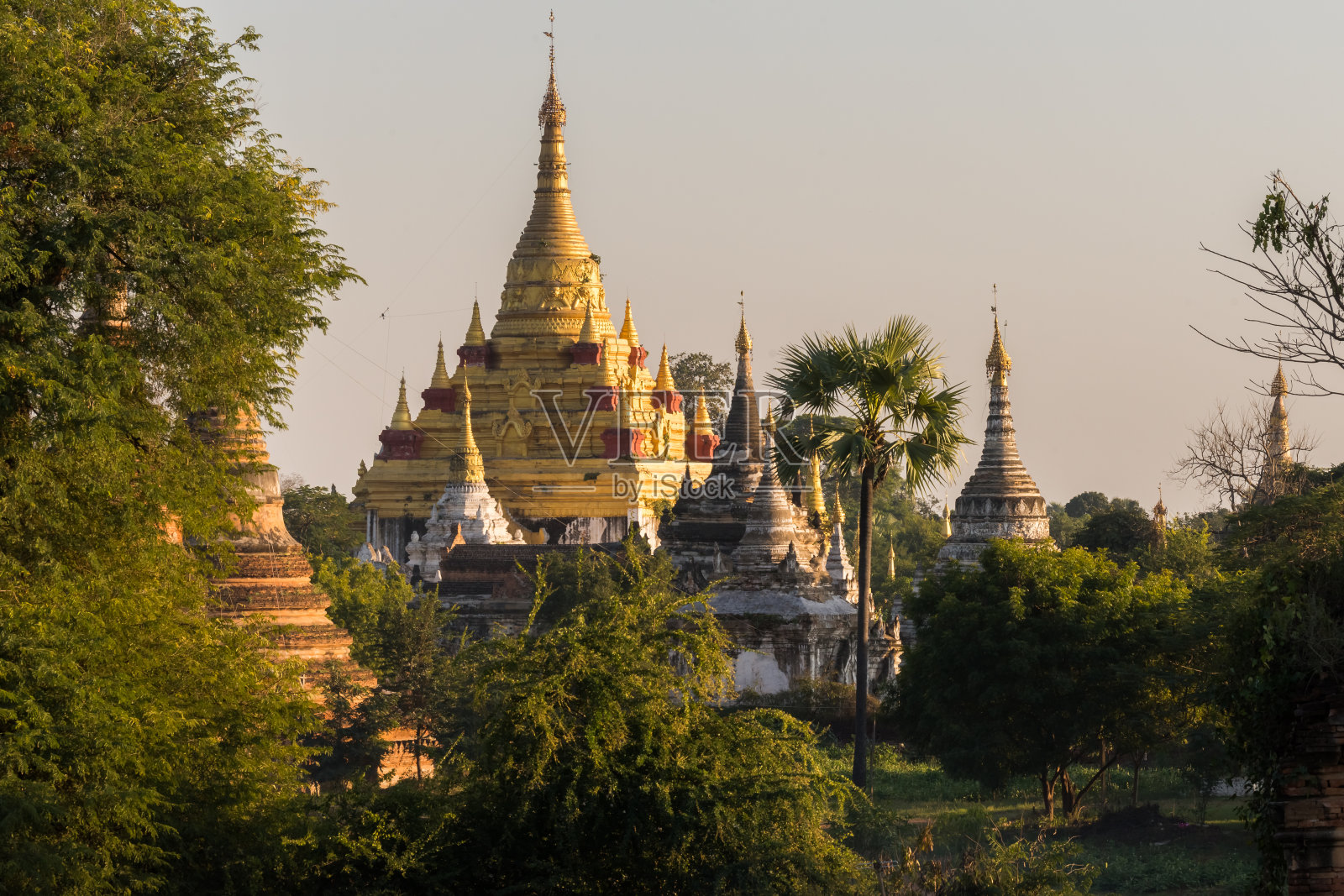 印瓦的释迦牟尼塔照片摄影图片