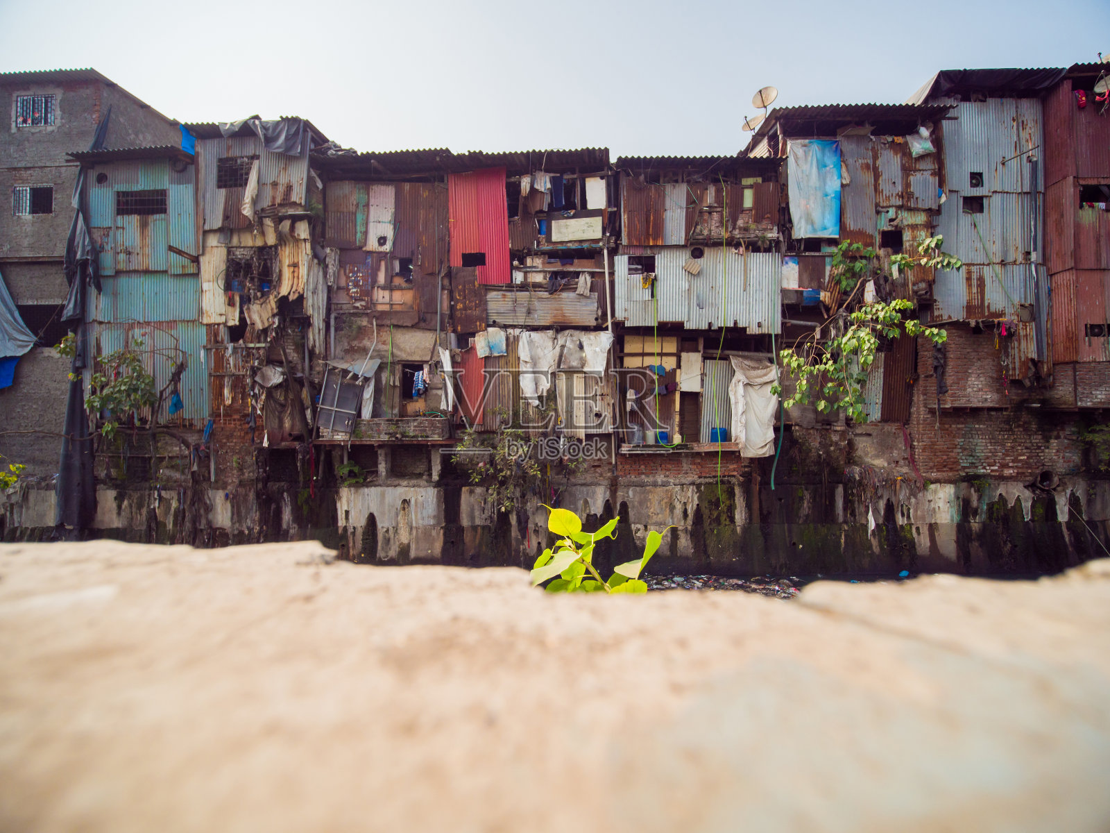 孟买城市达拉维的贫困贫民窟照片摄影图片