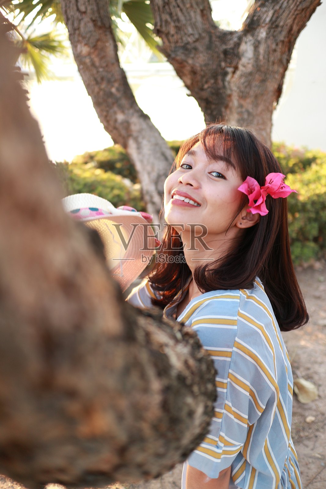 愉快的护士在她的假期照片摄影图片