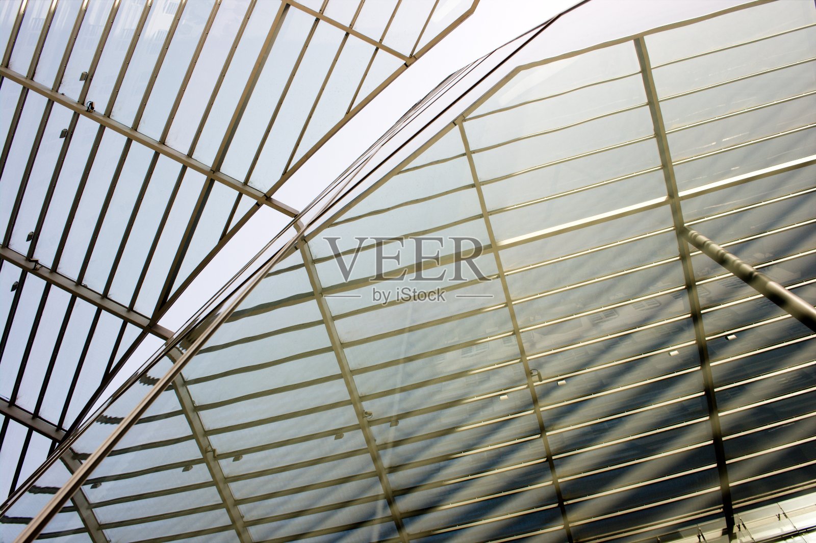 玻璃和钢铁的未来主义反射照片摄影图片