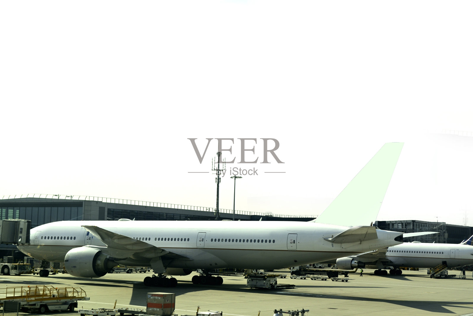 飞机在机场照片摄影图片