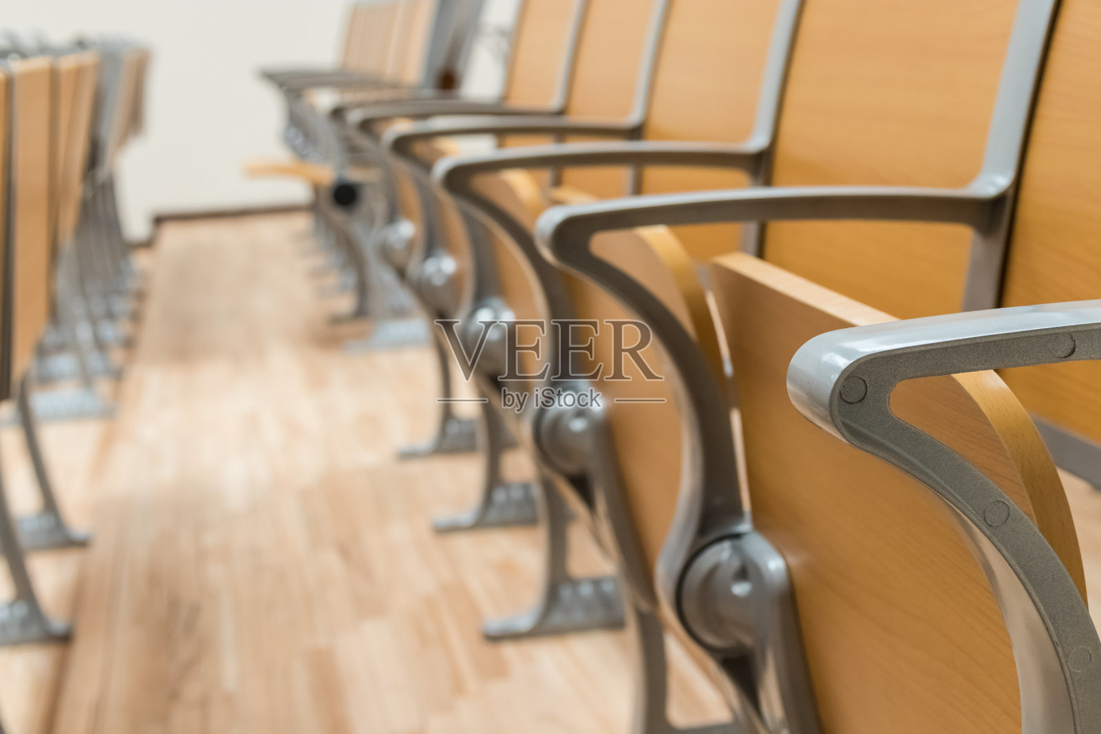 讲堂。空椅子。照片摄影图片