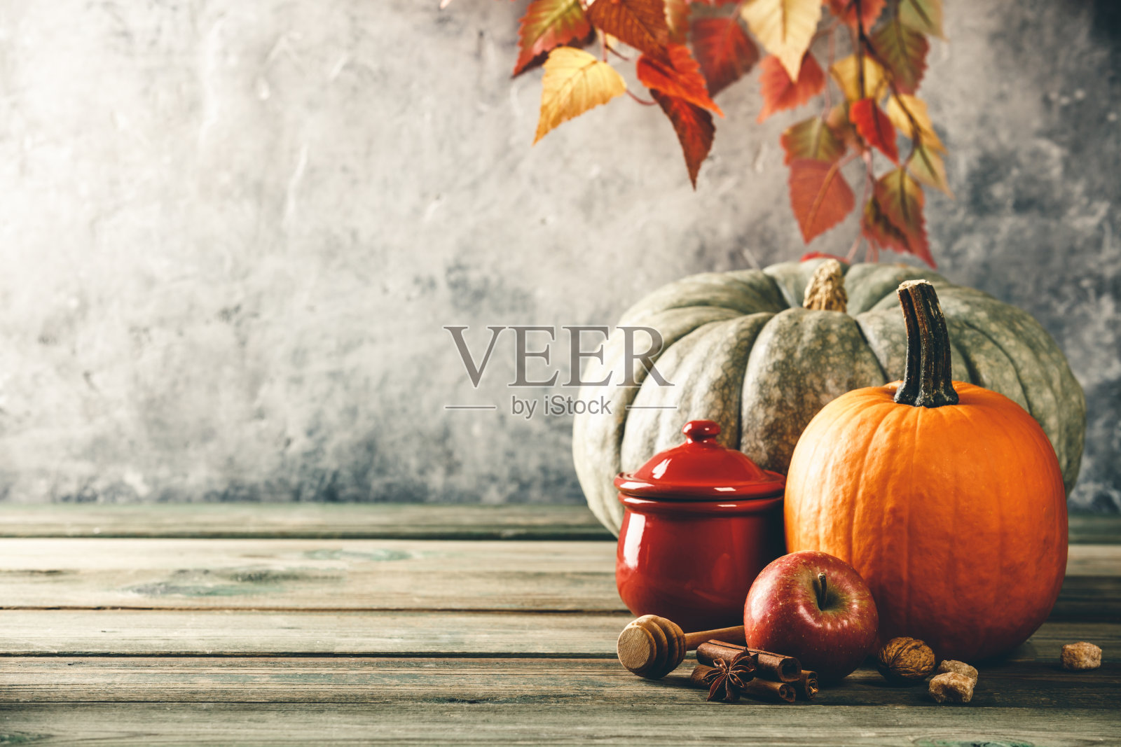 秋天的背景木表对旧锈迹条件古董墙照片摄影图片