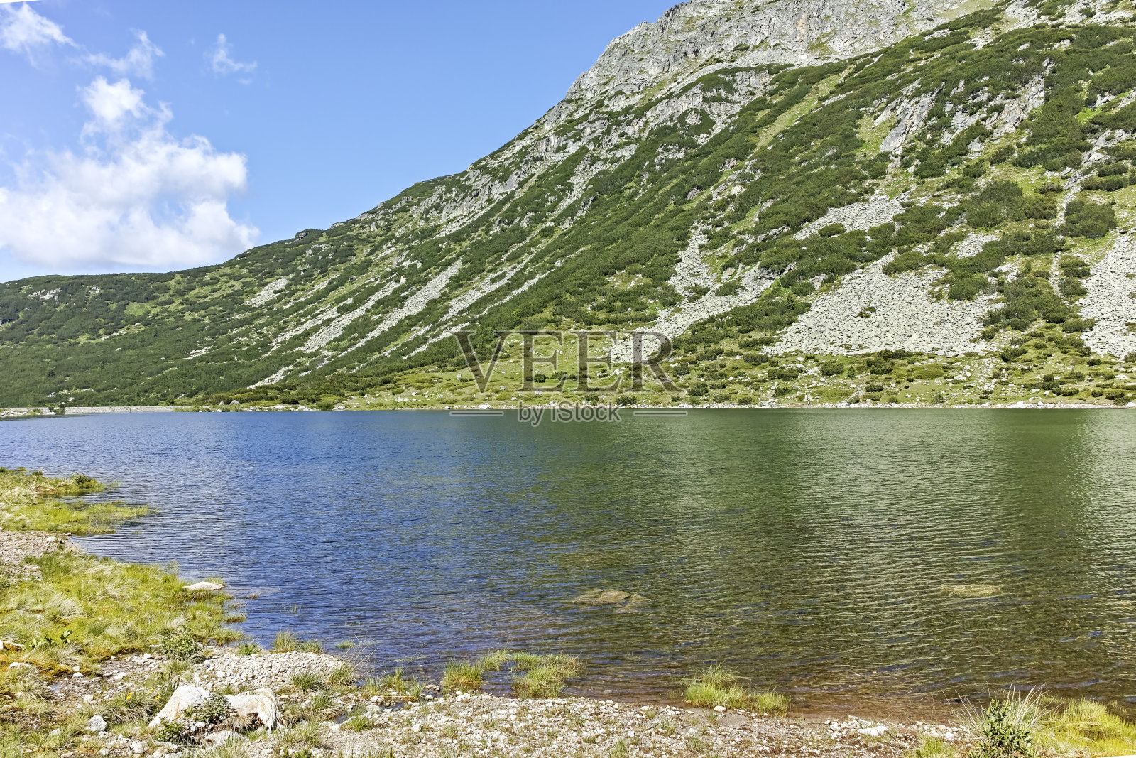 保加利亚瑞拉山鱼湖(Ribni Ezera)照片摄影图片