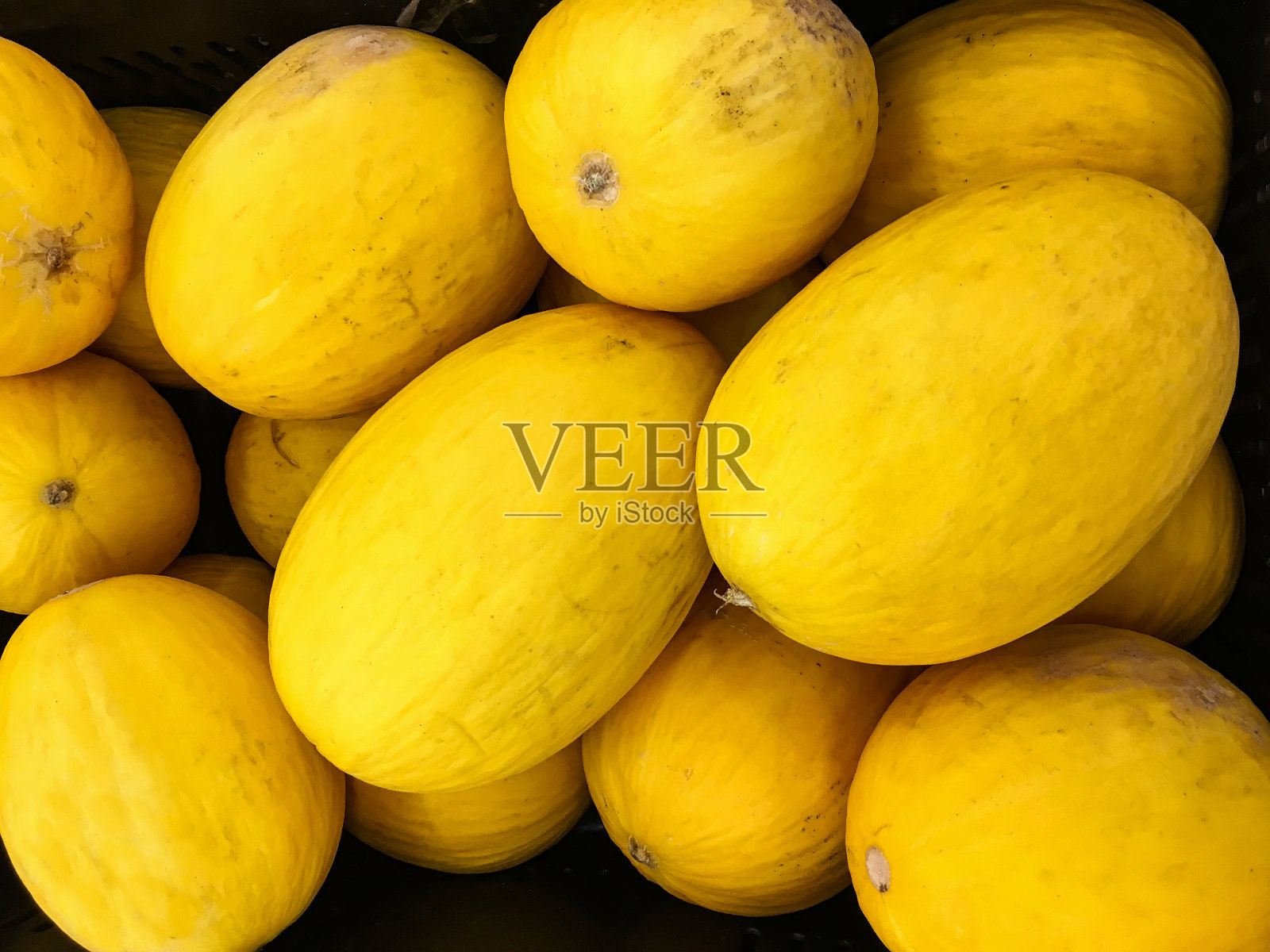 农贸市场上有许多瓜在出售照片摄影图片