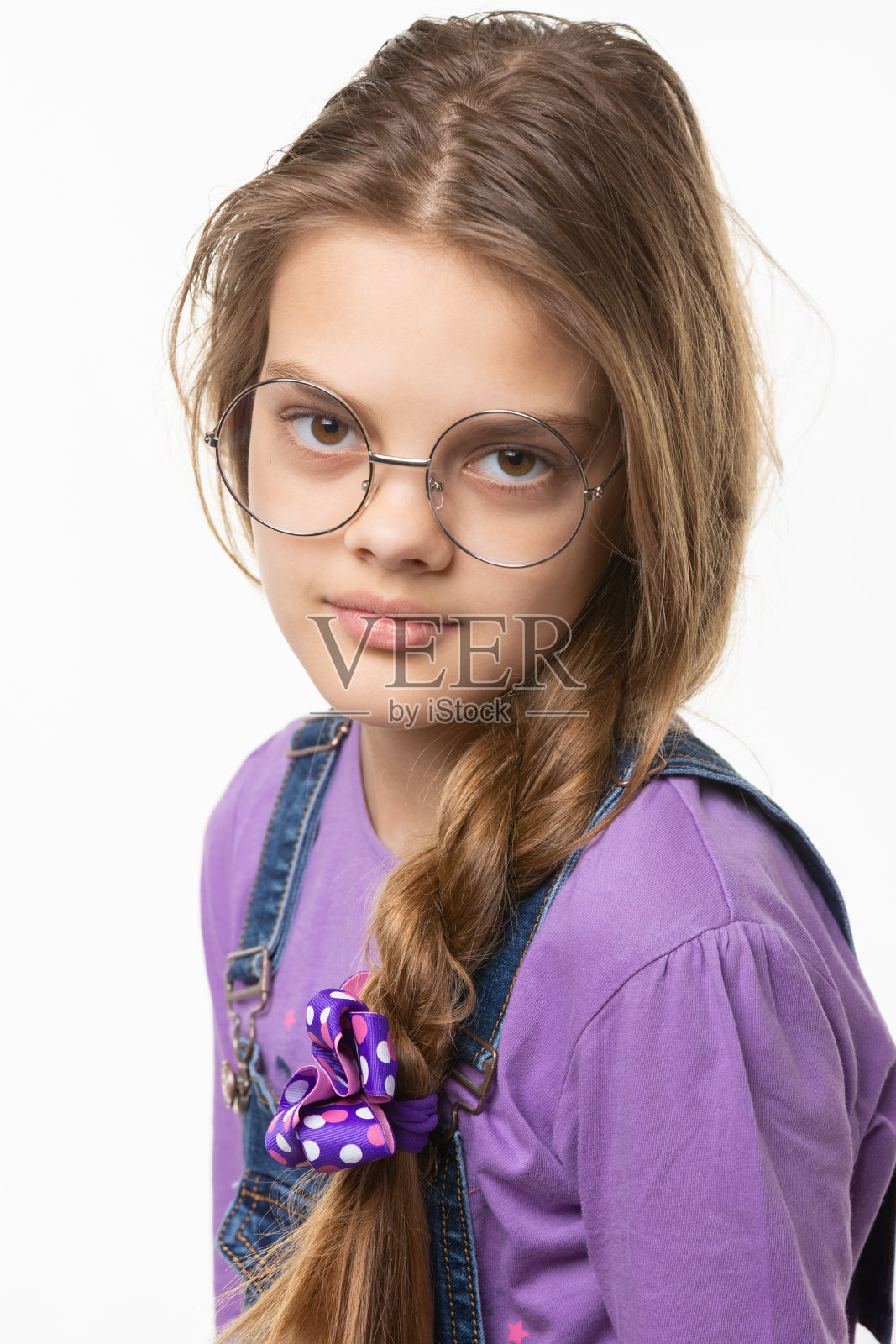 一个美丽的11岁女孩的肖像，斯拉夫人的外貌照片摄影图片