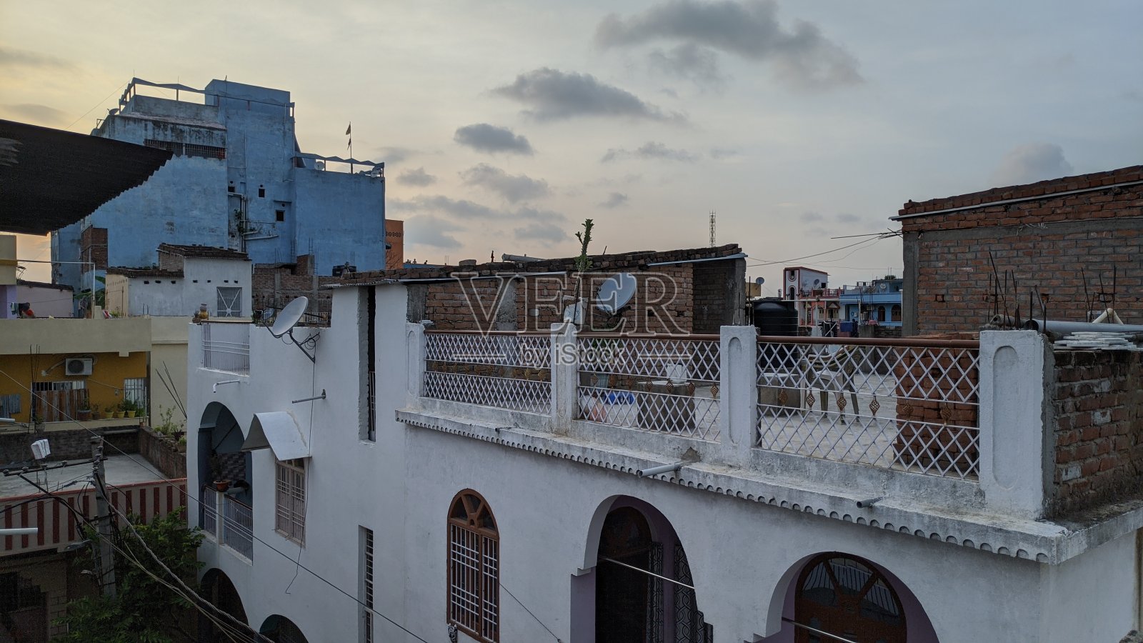 从阳台上可以看到极好的天空景色。照片摄影图片