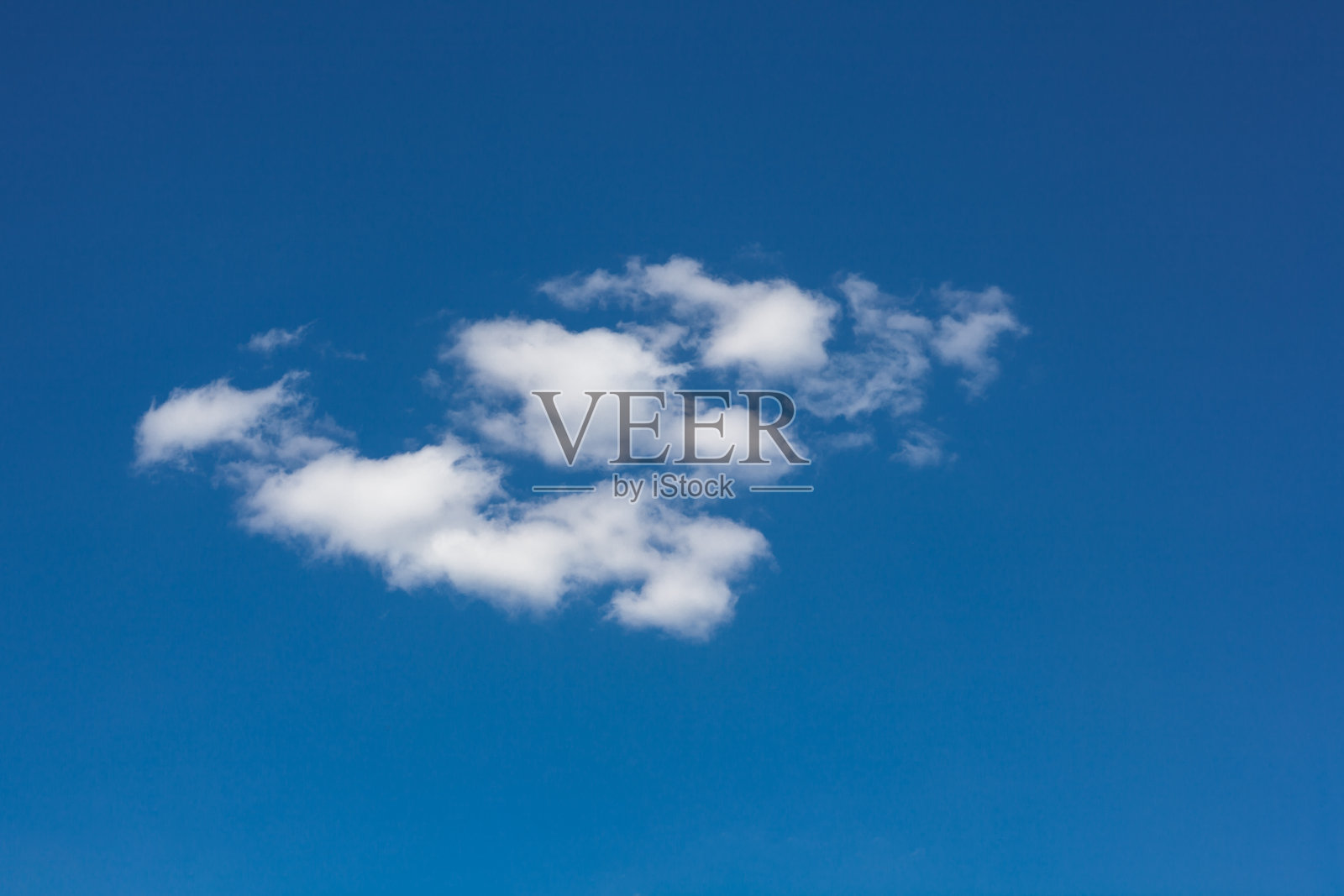 蓝天上的积云照片摄影图片