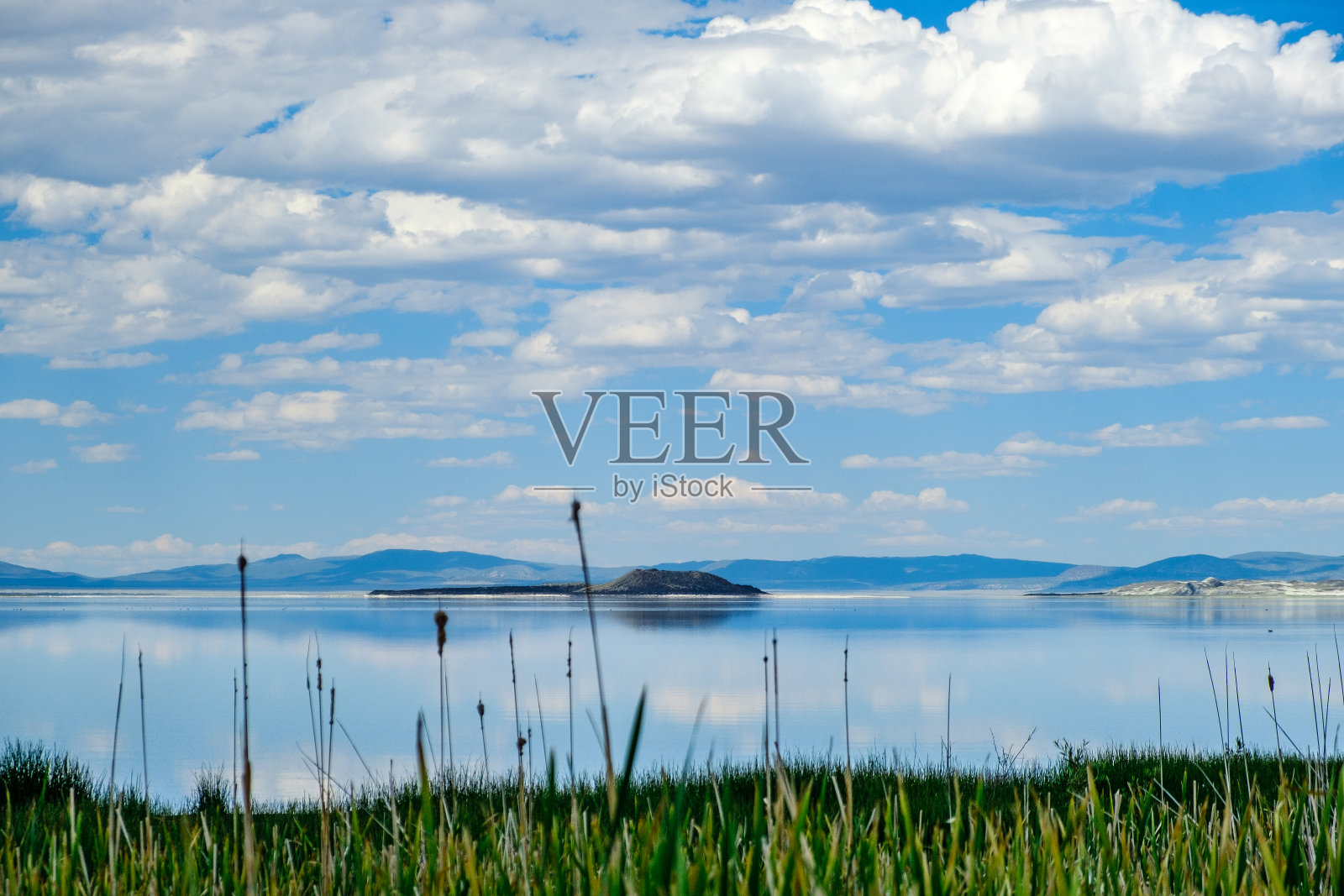 莫诺湖与云照片摄影图片