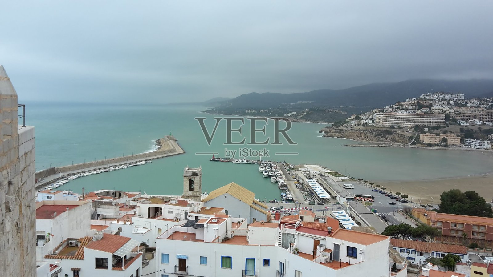 海滩上的海洋照片摄影图片