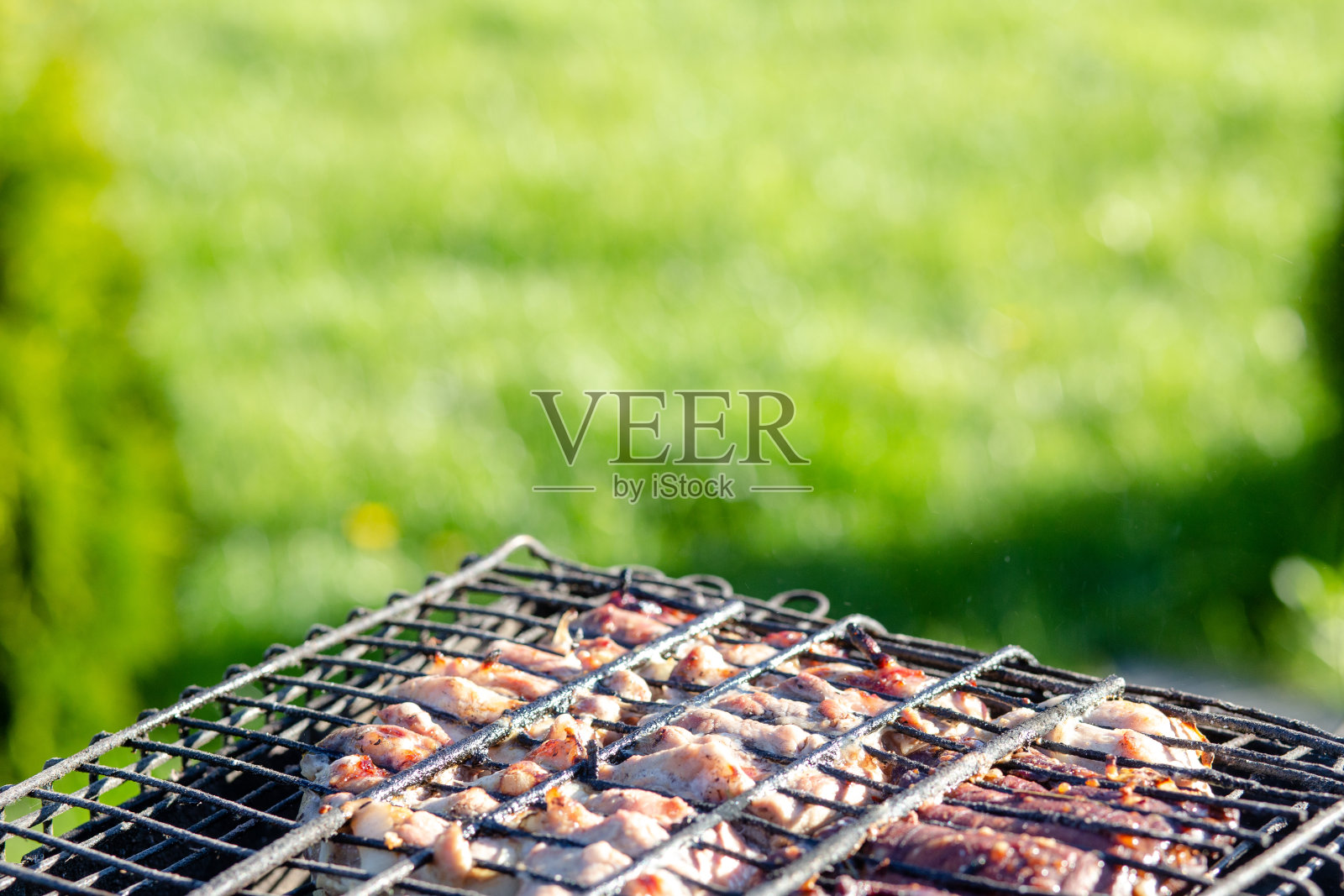 特写图像烧烤肉在烧烤照片摄影图片