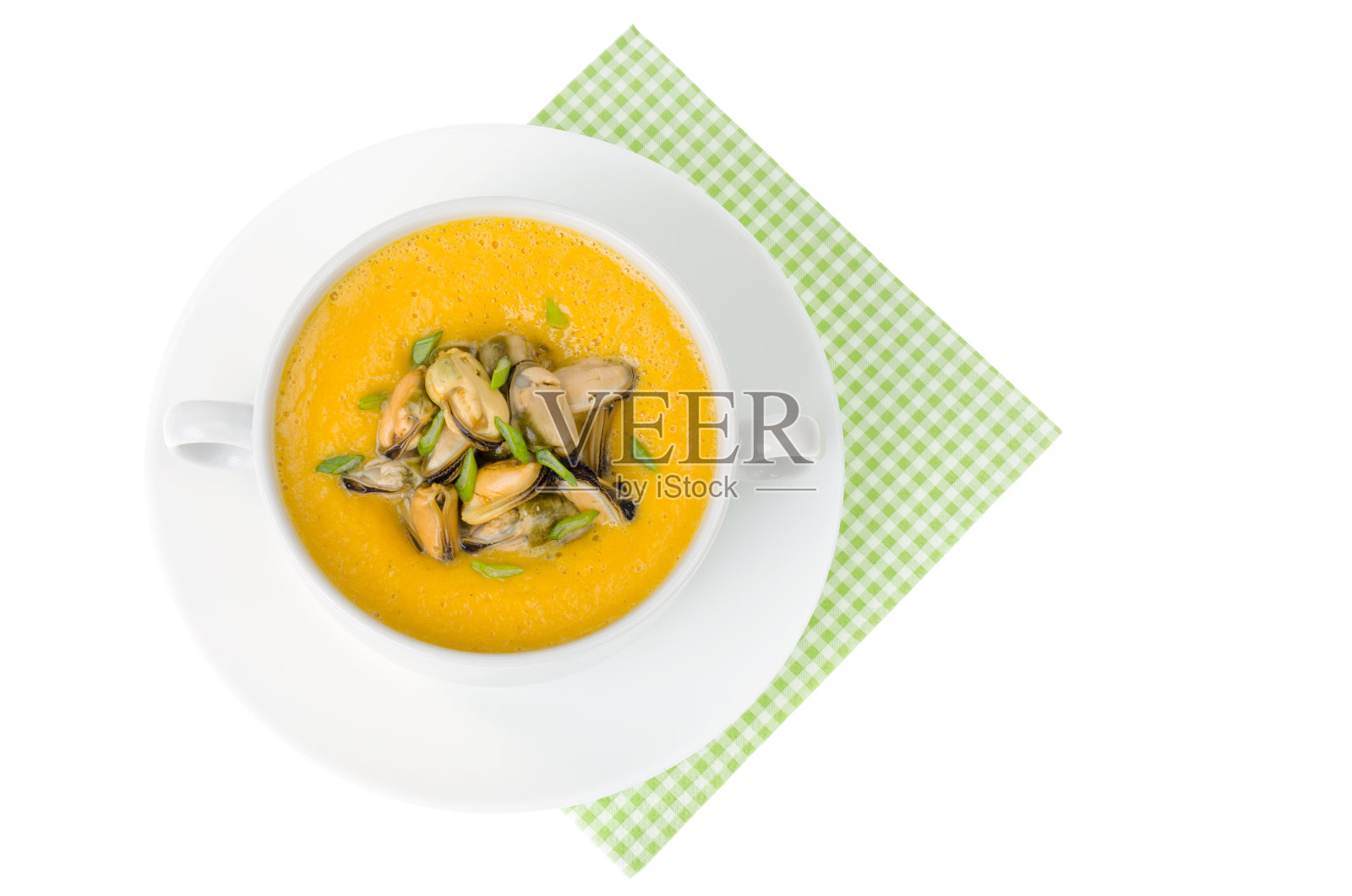 奶油汤和贻贝罐头。工作室的照片照片摄影图片