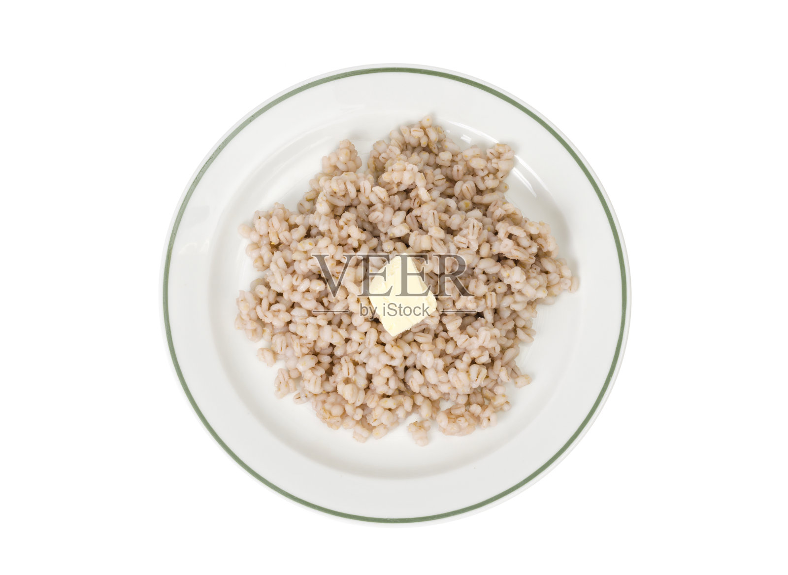 粥，煮熟的薏米盘上白底照片摄影图片