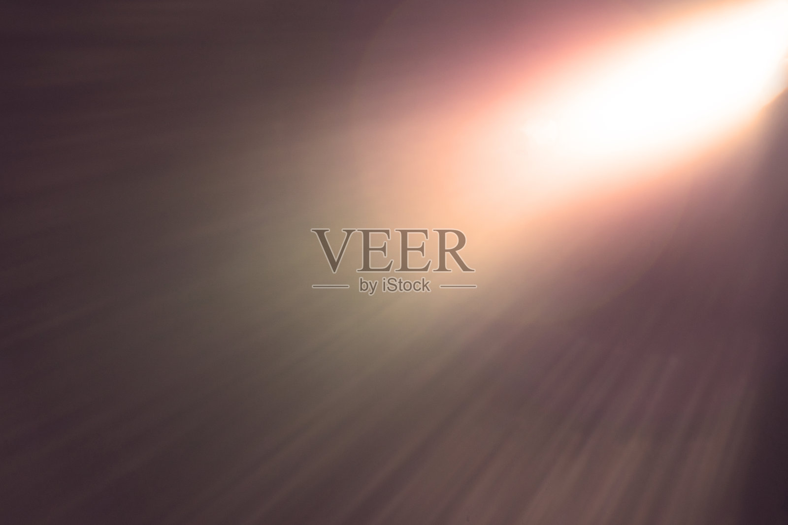 黑色上自然的太阳耀斑照片摄影图片