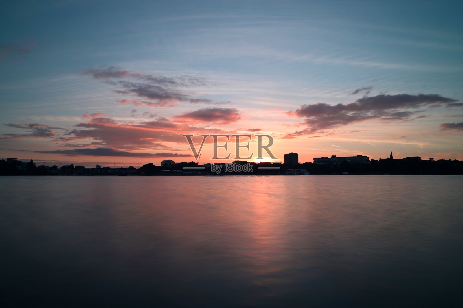 发光的地平线照片摄影图片