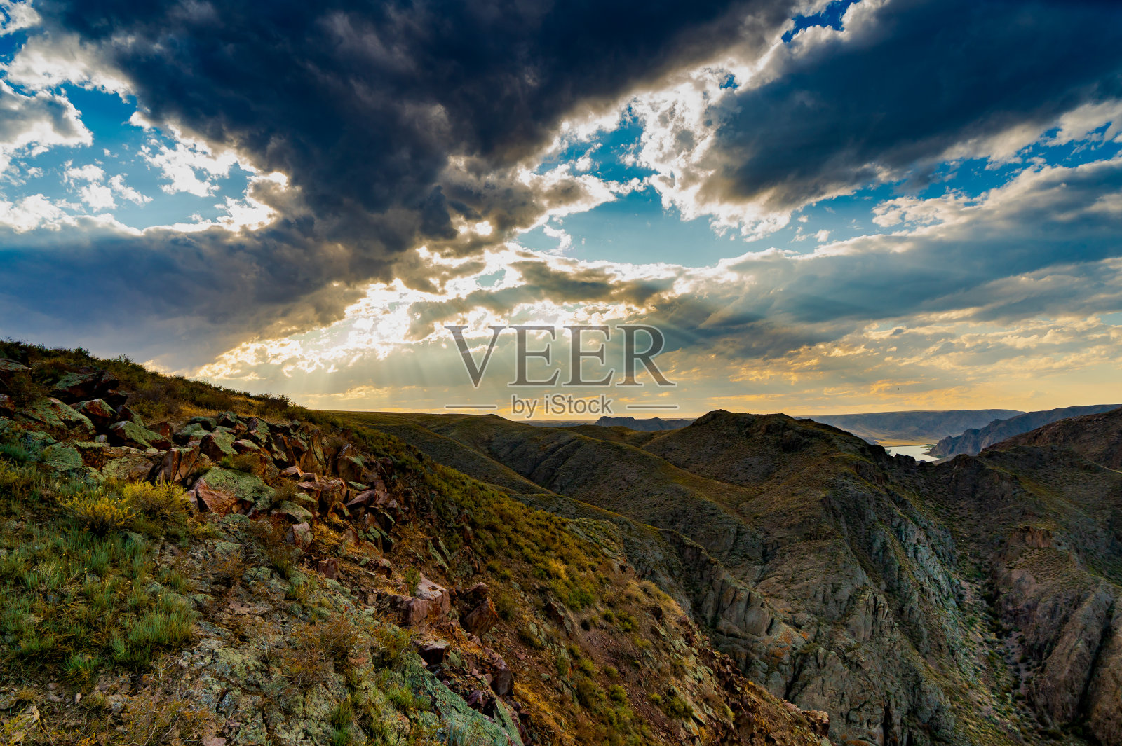 美丽的伊犁河谷在阿拉木图照片摄影图片