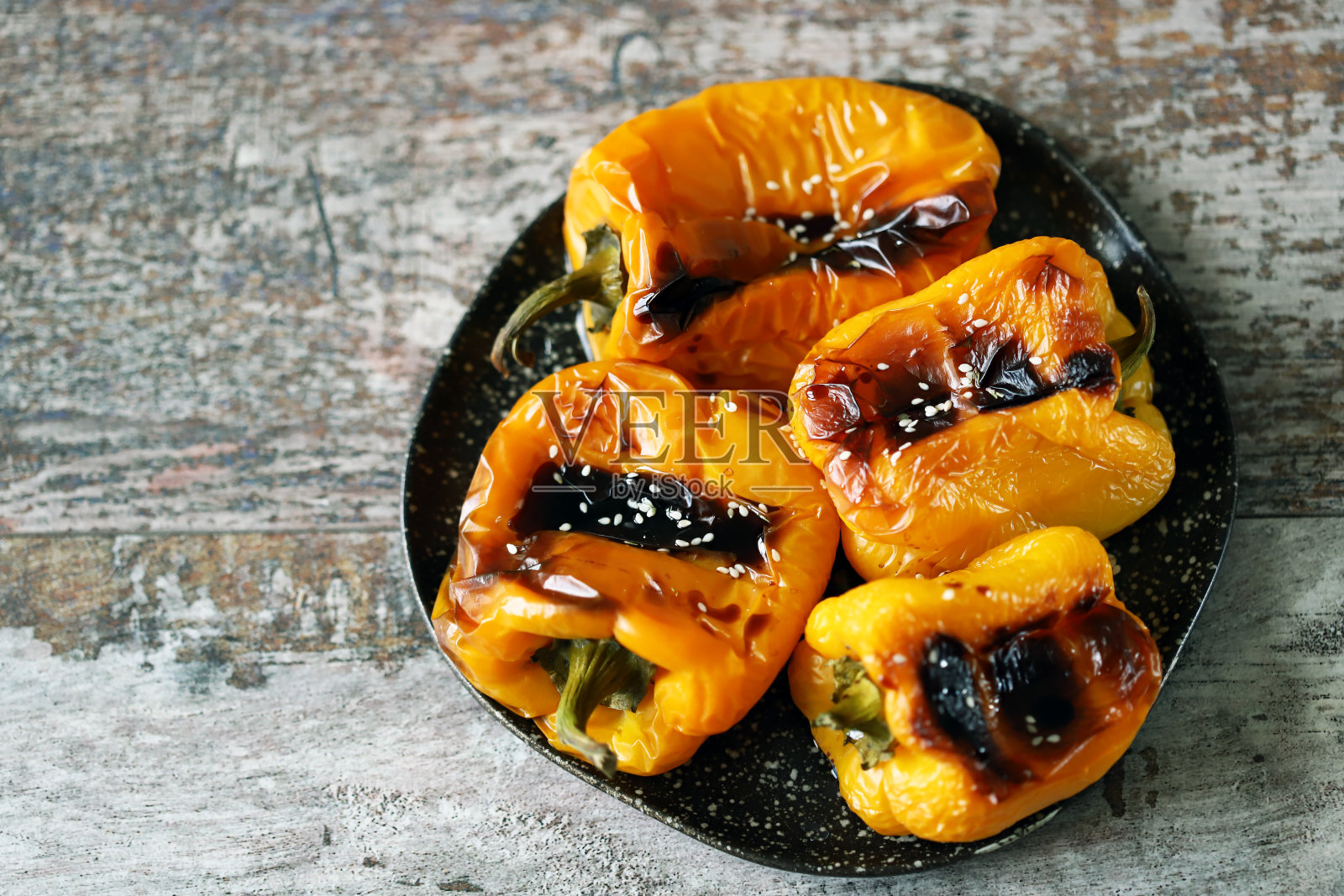 烤黄椒。照片摄影图片