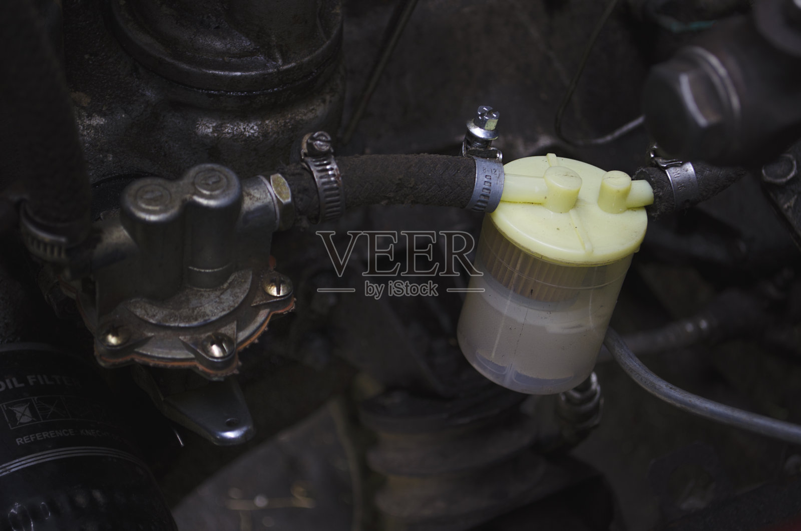 VAZ上的燃油泵。汽车的汽油泵。关于主题:专业动力液压车间。液压折叠运动。照片摄影图片