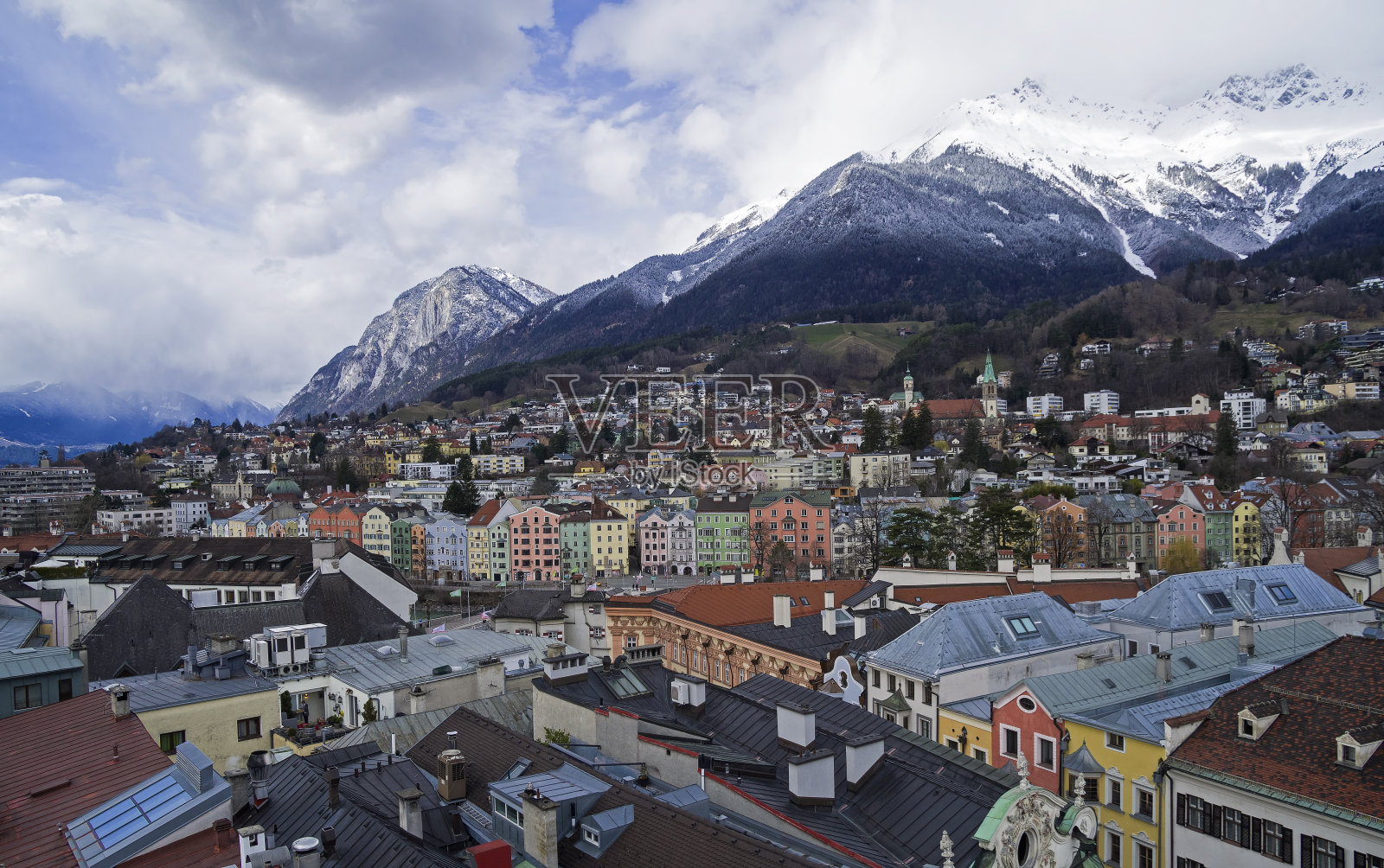 因斯布鲁克鸟瞰图。奥地利。照片摄影图片