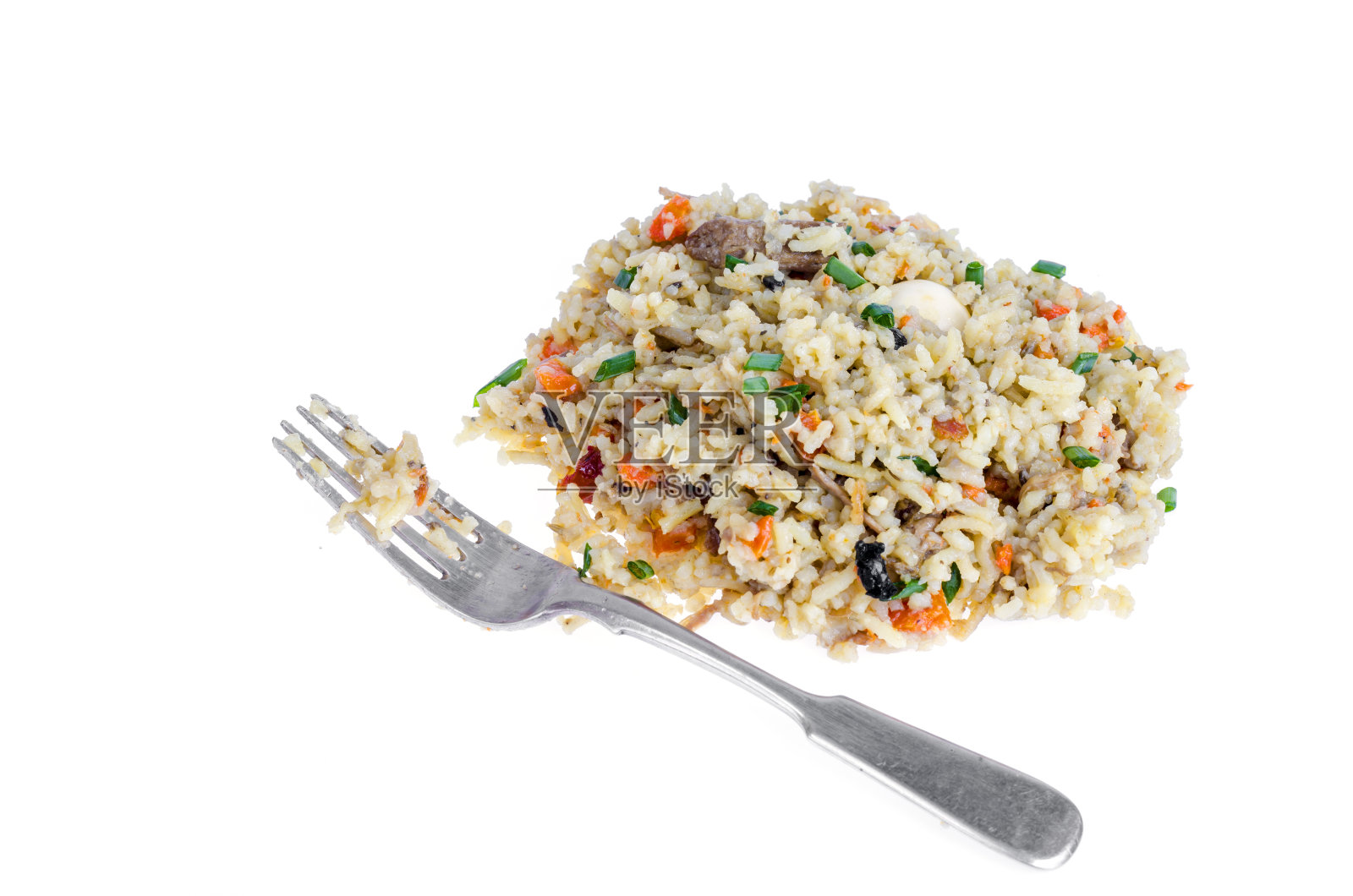 米饭配蔬菜，肉，白底。照片摄影图片