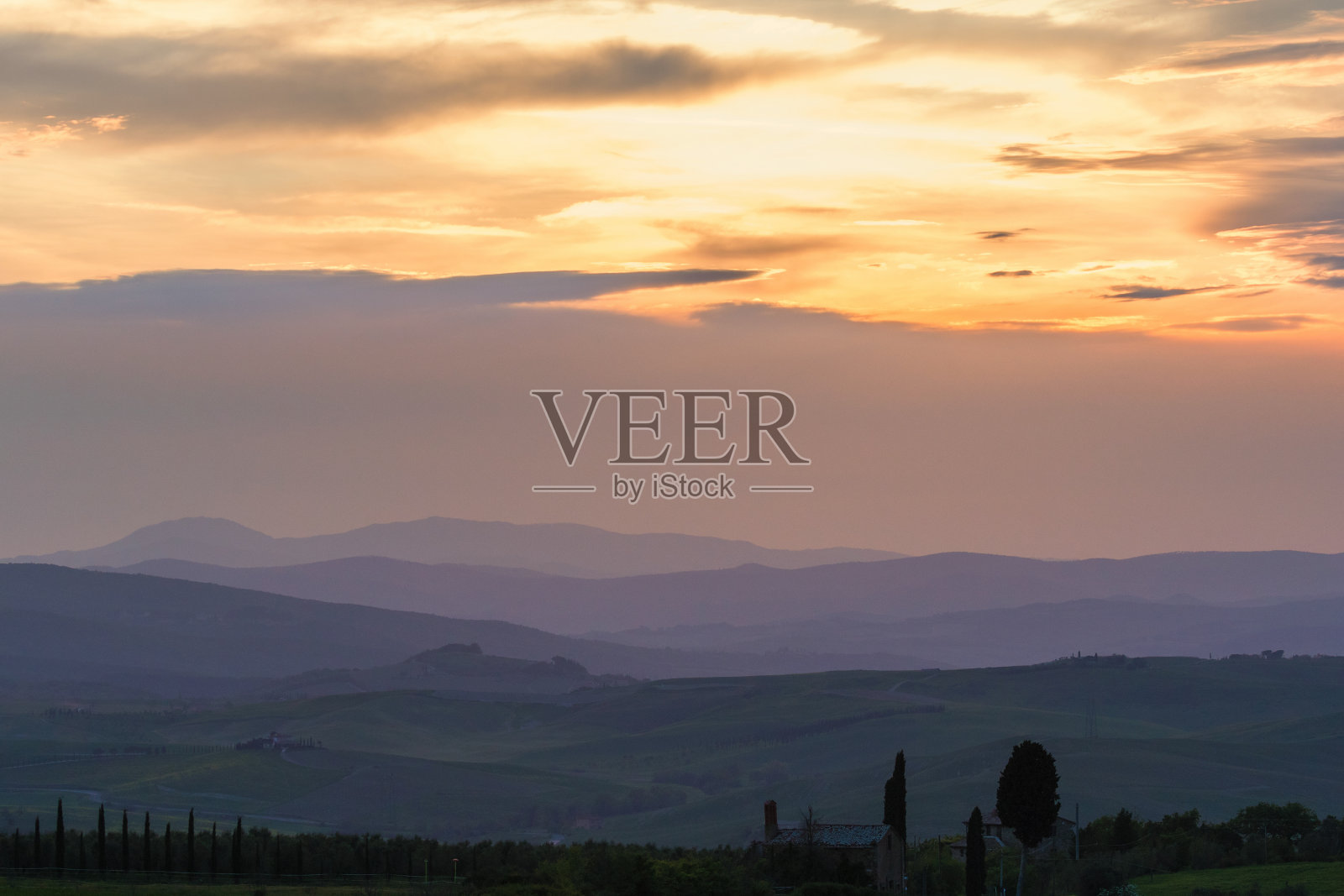 黄昏景观的景色，一个滚动的景观照片摄影图片