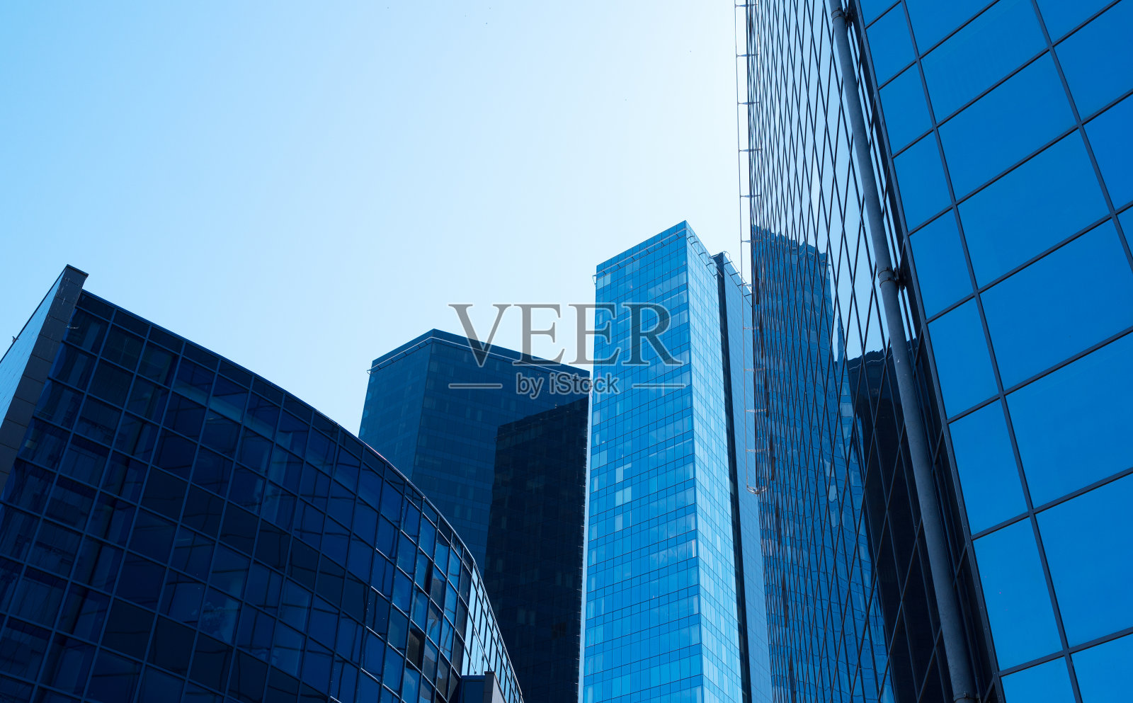 爱沙尼亚塔林的现代摩天大楼。照片摄影图片