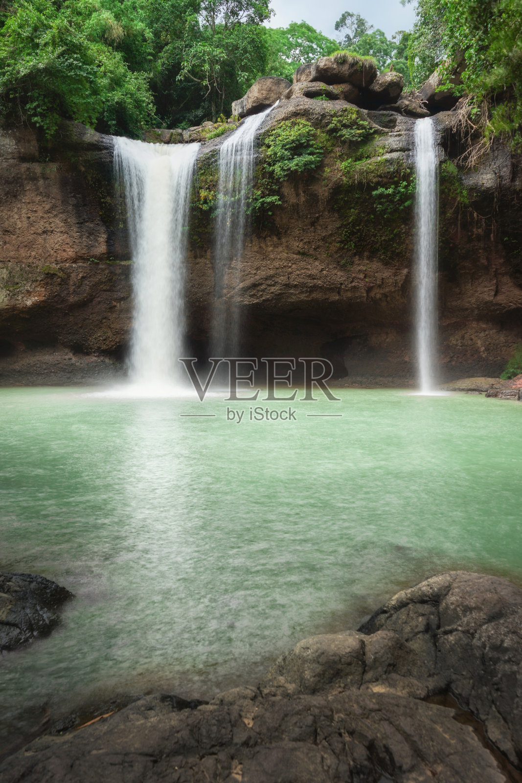 泰国Khao Yai国家公园的休苏瓦特瀑布。照片摄影图片