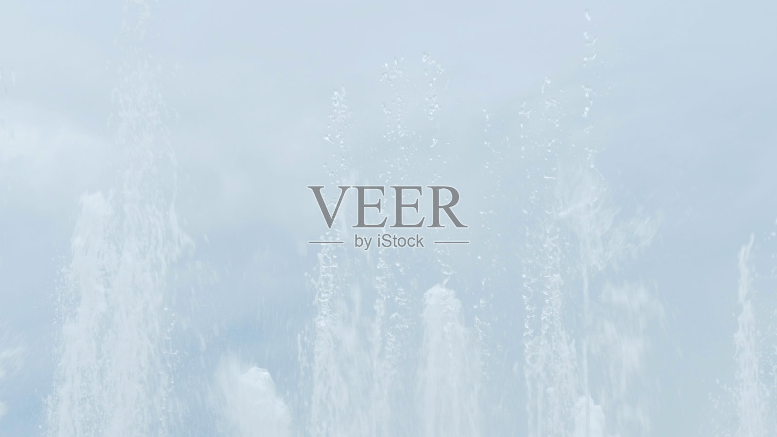 从喷泉流出的水流照片摄影图片