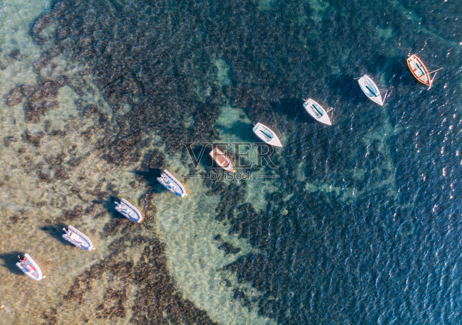 小帆船的Ariel视图照片摄影图片