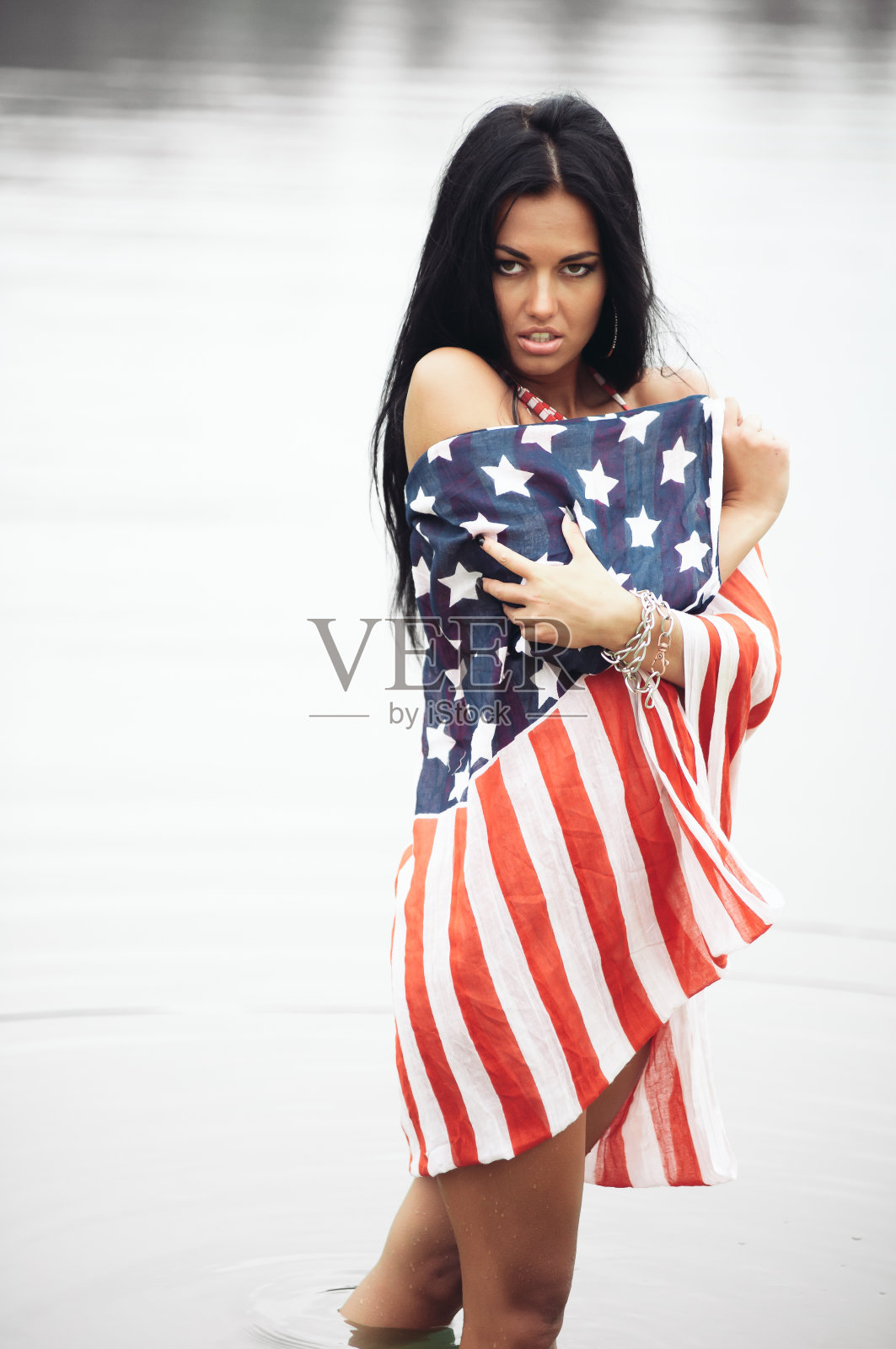 穿着美国国旗泳装的美女照片摄影图片