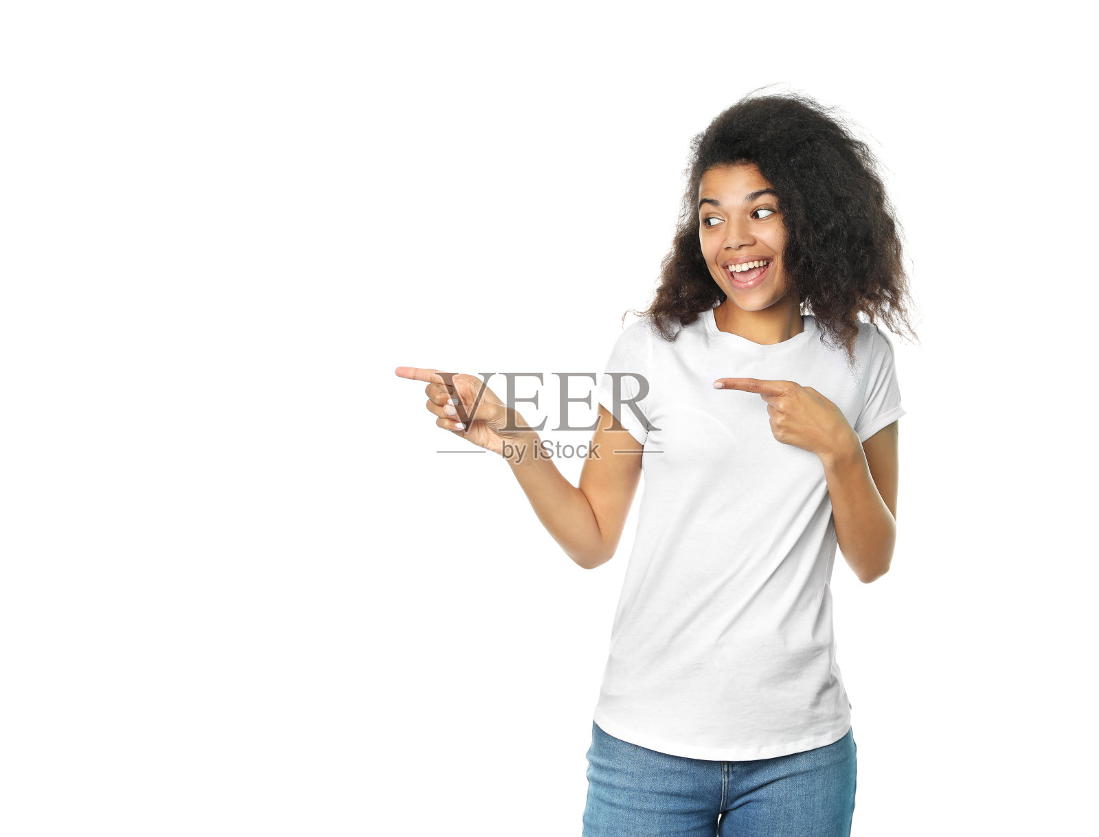 美丽的非洲女人被孤立在白色背景上照片摄影图片