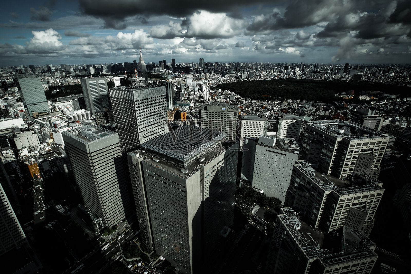 新宿的摩天大楼和蓝天照片摄影图片