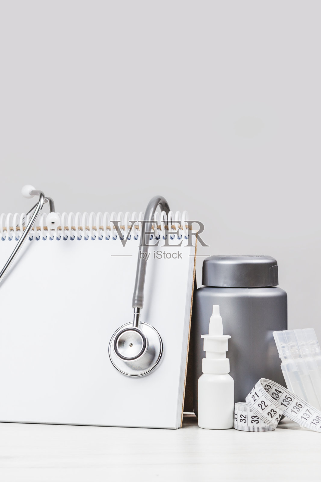 医学和药学背景。药丸和听诊器照片摄影图片