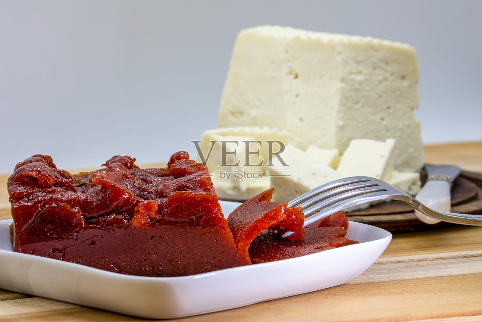 典型的巴西特色:巴西牛油果配白奶酪，当地人称之为“罗密欧与朱丽叶”照片摄影图片