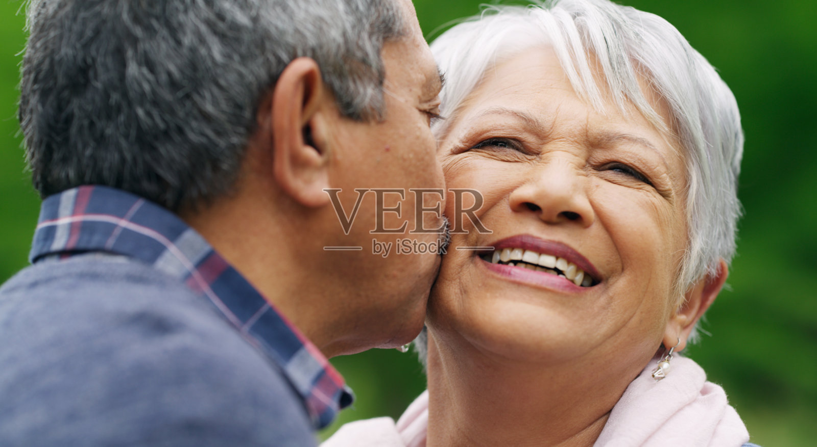生命短暂，用爱填满它照片摄影图片