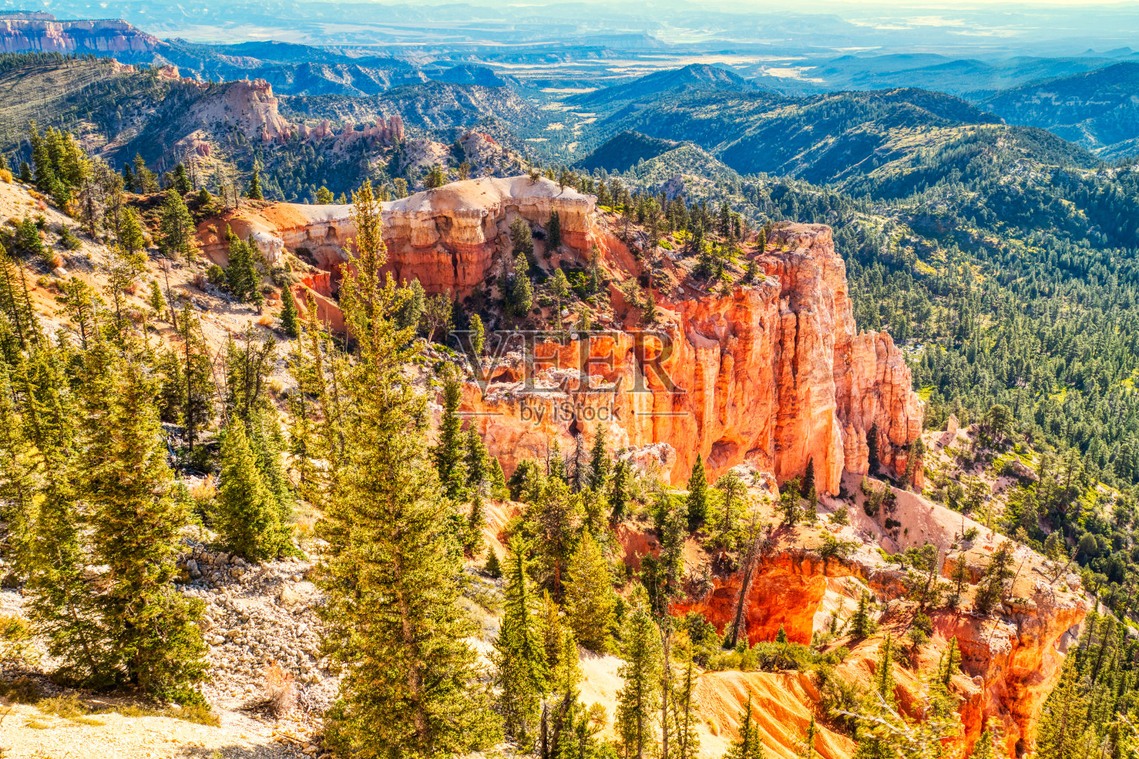 布莱斯峡谷国家公园在一个阳光明媚的日子，从远景点，犹他州照片摄影图片