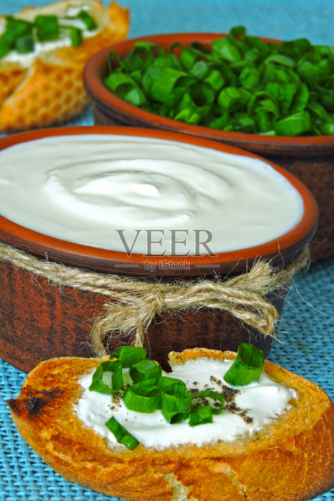 酸奶油，大葱。照片摄影图片