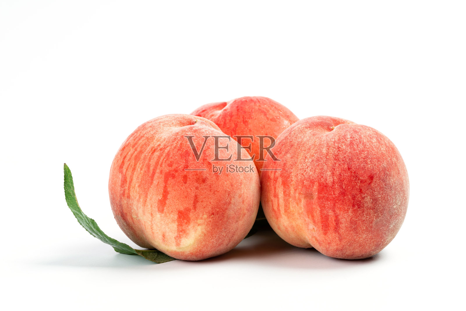 白底上的桃子照片摄影图片