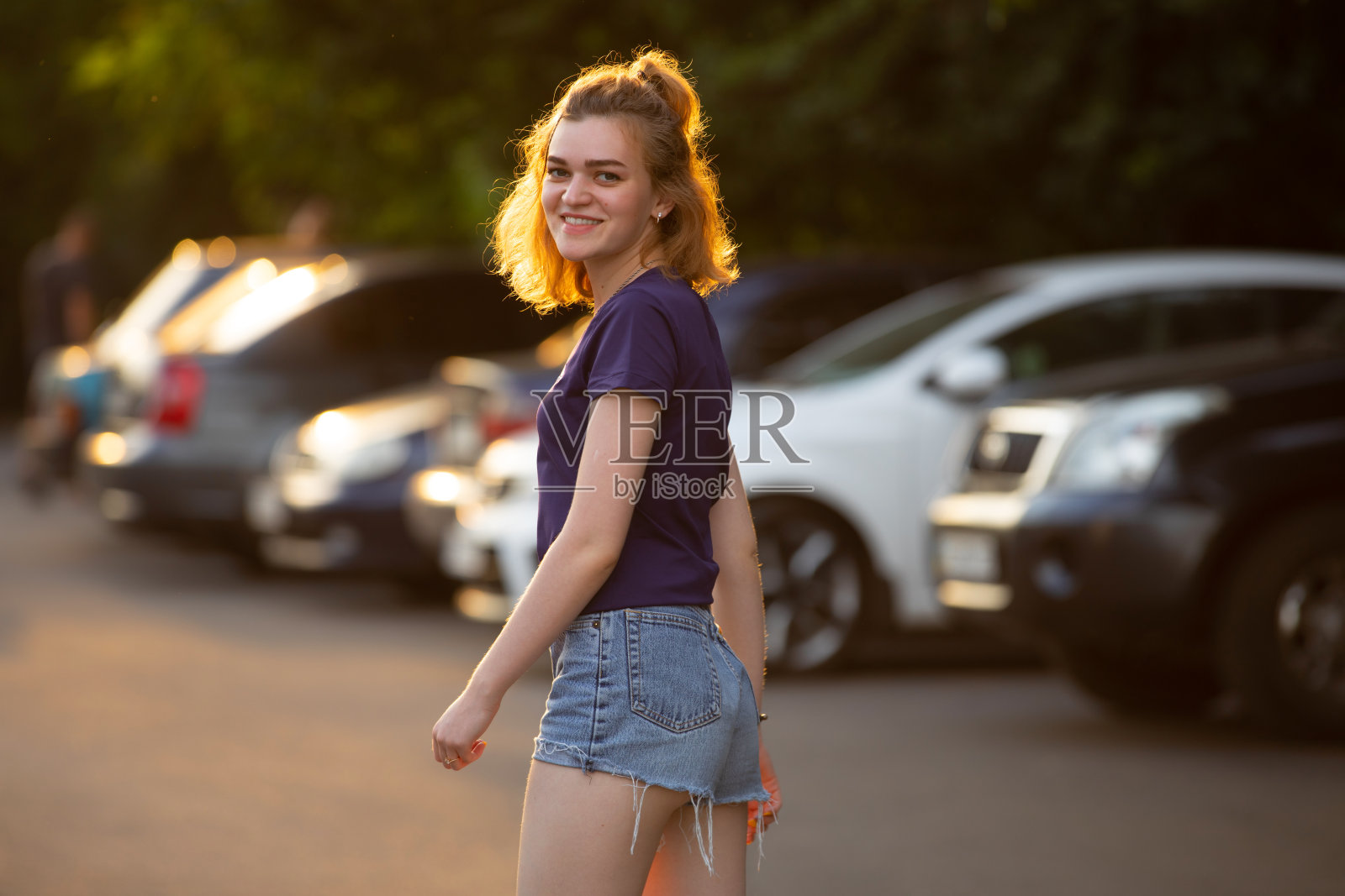 城里风骚的漂亮女人照片摄影图片