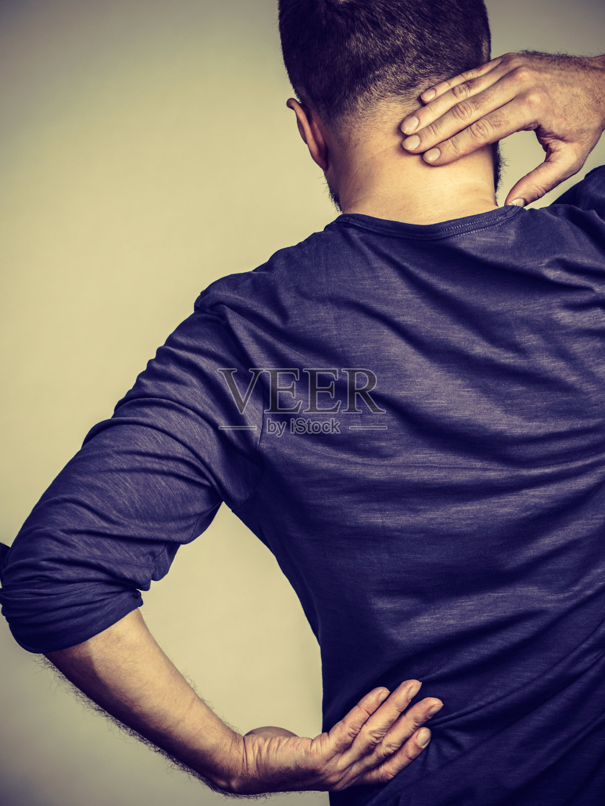 男人脖子疼照片摄影图片