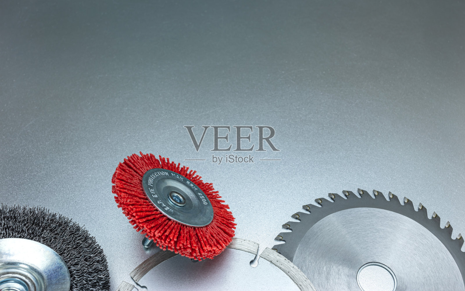 工业研磨工具。一套不同的专业工具，切割，清洁，抛光。照片摄影图片