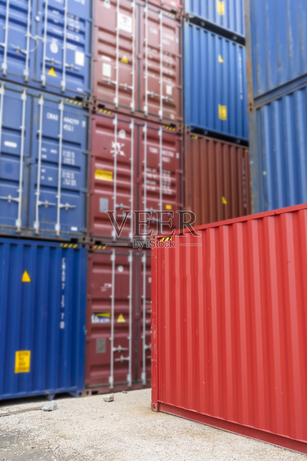 集装箱箱从货轮进口出口与模糊的背景照片摄影图片