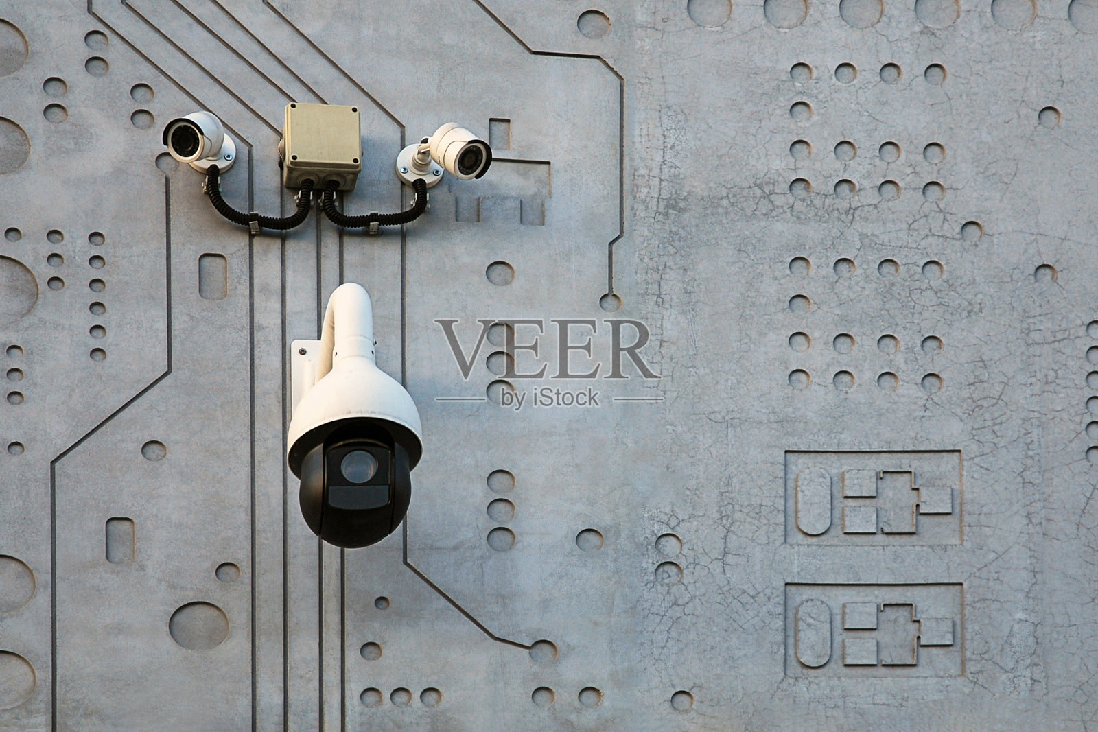 水泥墙背景上有外部监控摄像头照片摄影图片