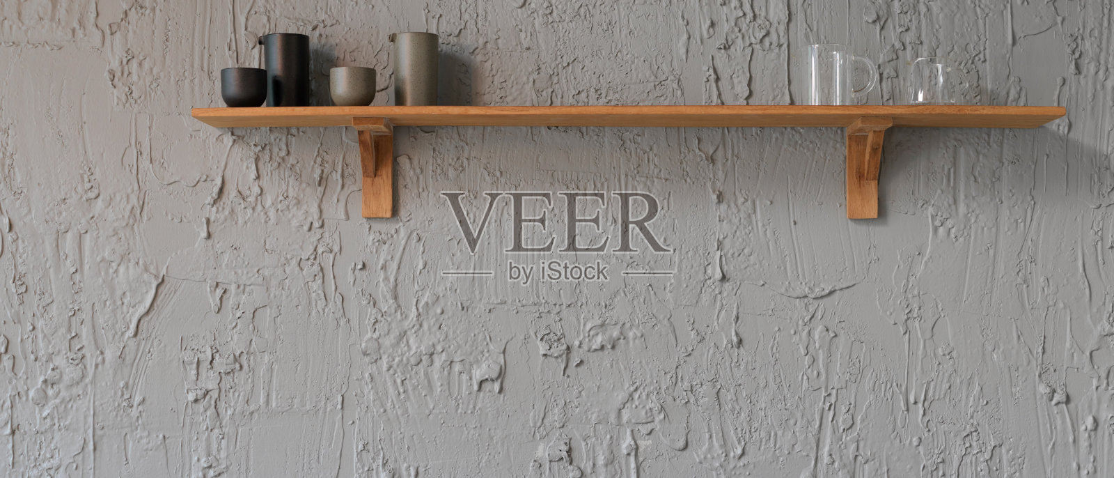 阁楼家庭室内设计，陶瓷杯，玻璃杯和复制空间在混凝土墙上的木架上照片摄影图片