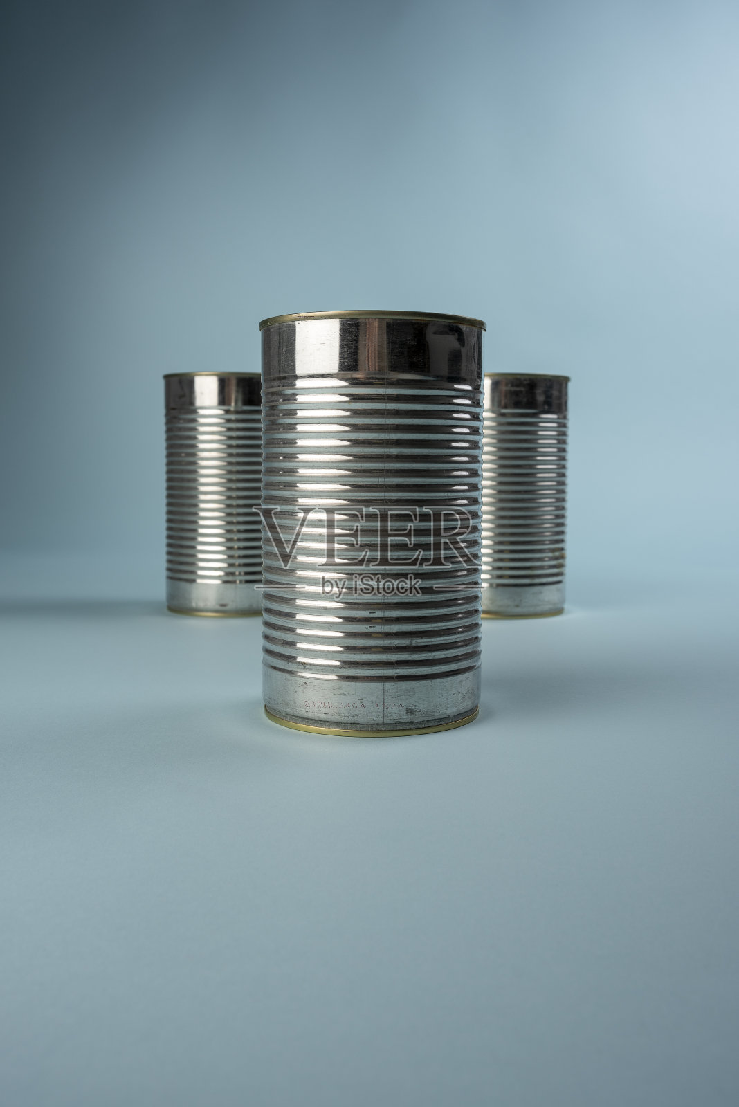 装狗粮的铁罐照片摄影图片