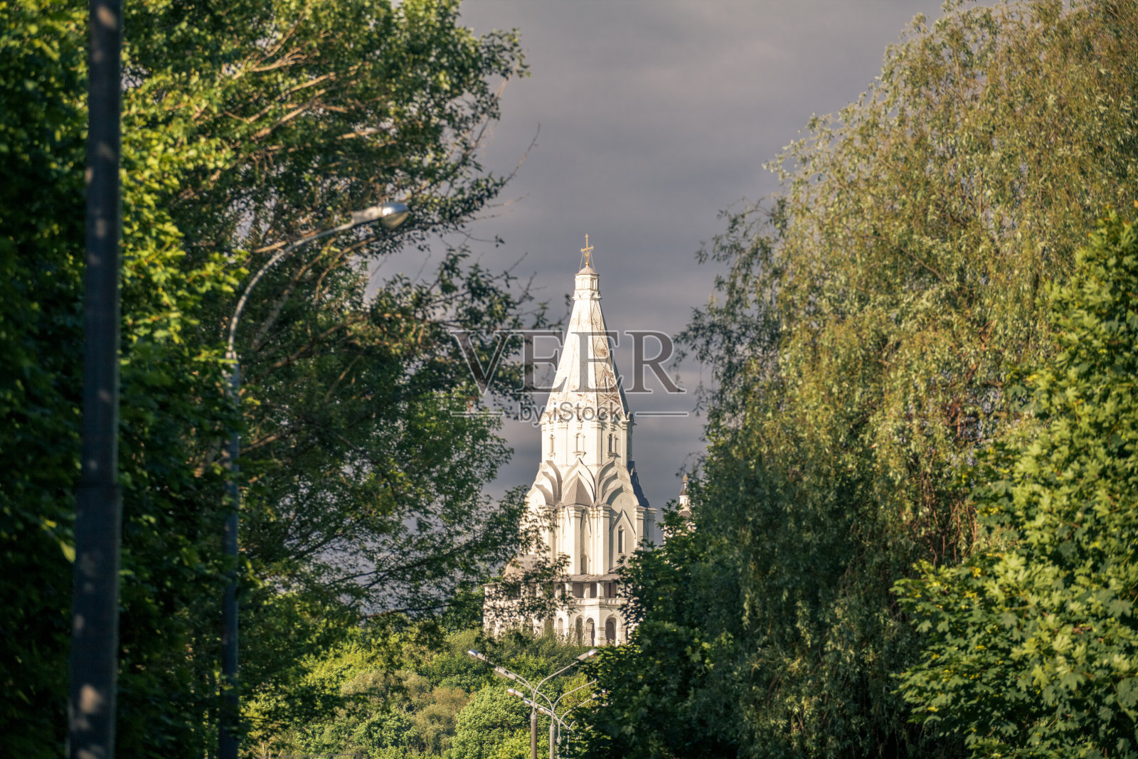 俄罗斯莫斯科Kolomenskoye公园的扬升白色教堂照片摄影图片