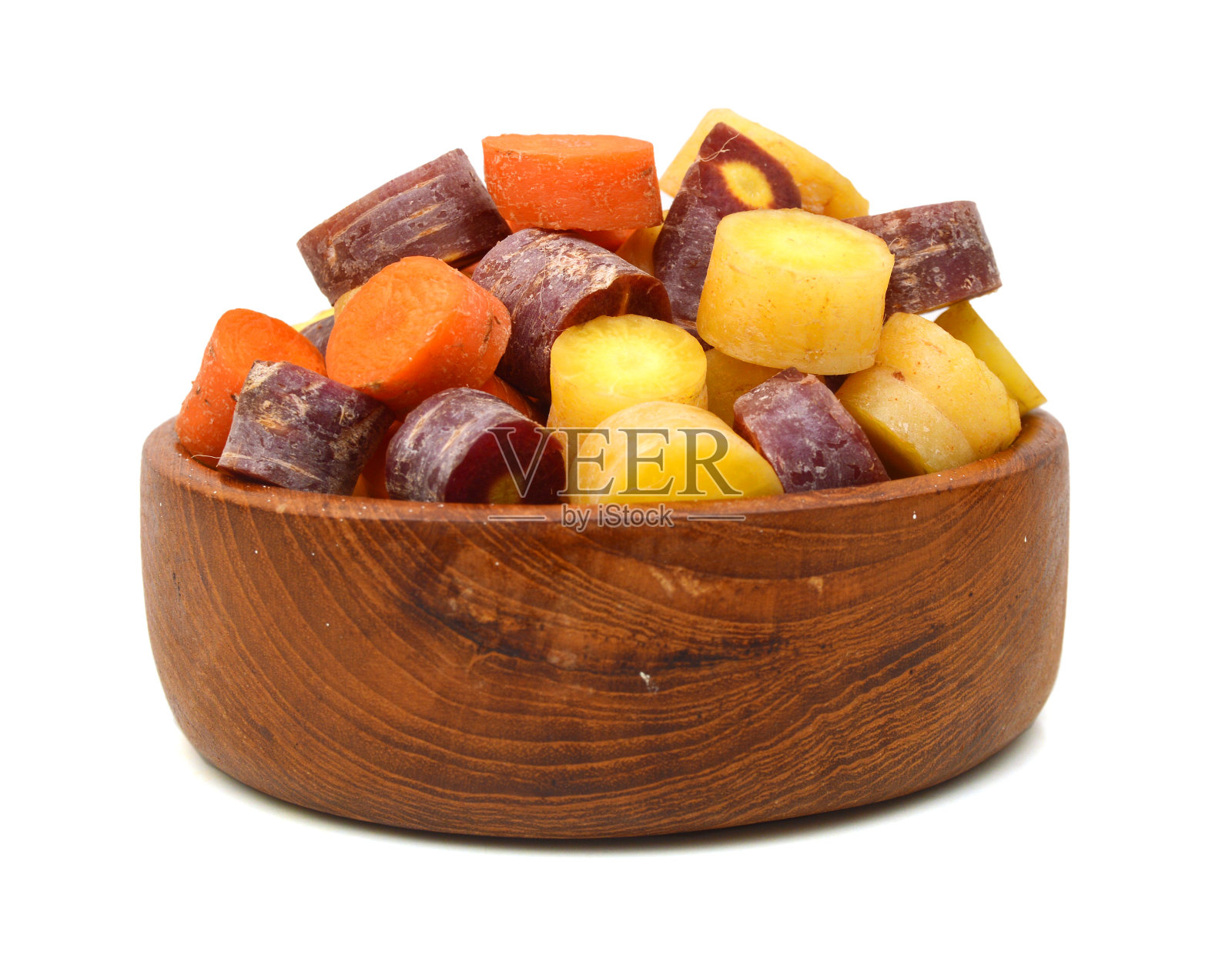 一串新鲜的有机彩虹胡萝卜孤立在白色的照片摄影图片